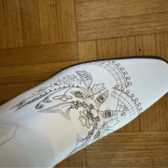 Embroidered White Rhinestone Embellished Boutique Cowboy Boots - Picture 7 of 8